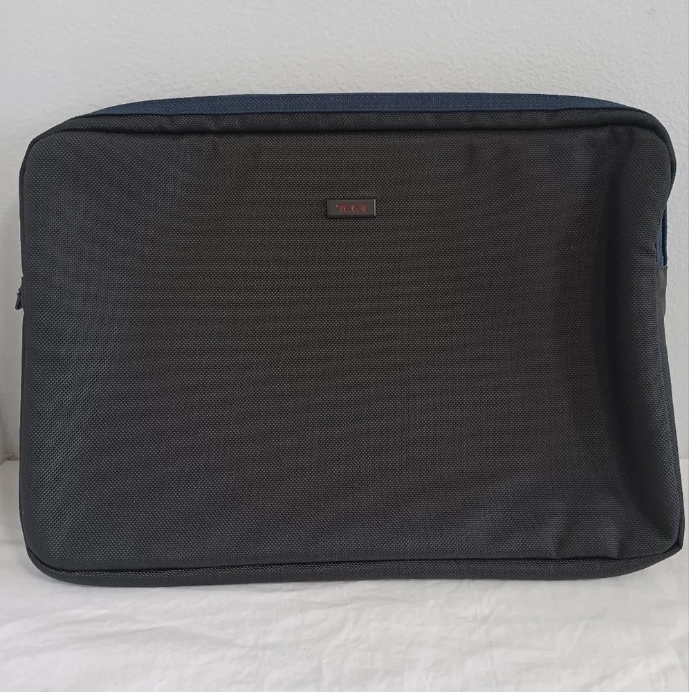 TUMI Alpha ll compact Large screen laptop Briefcase black
